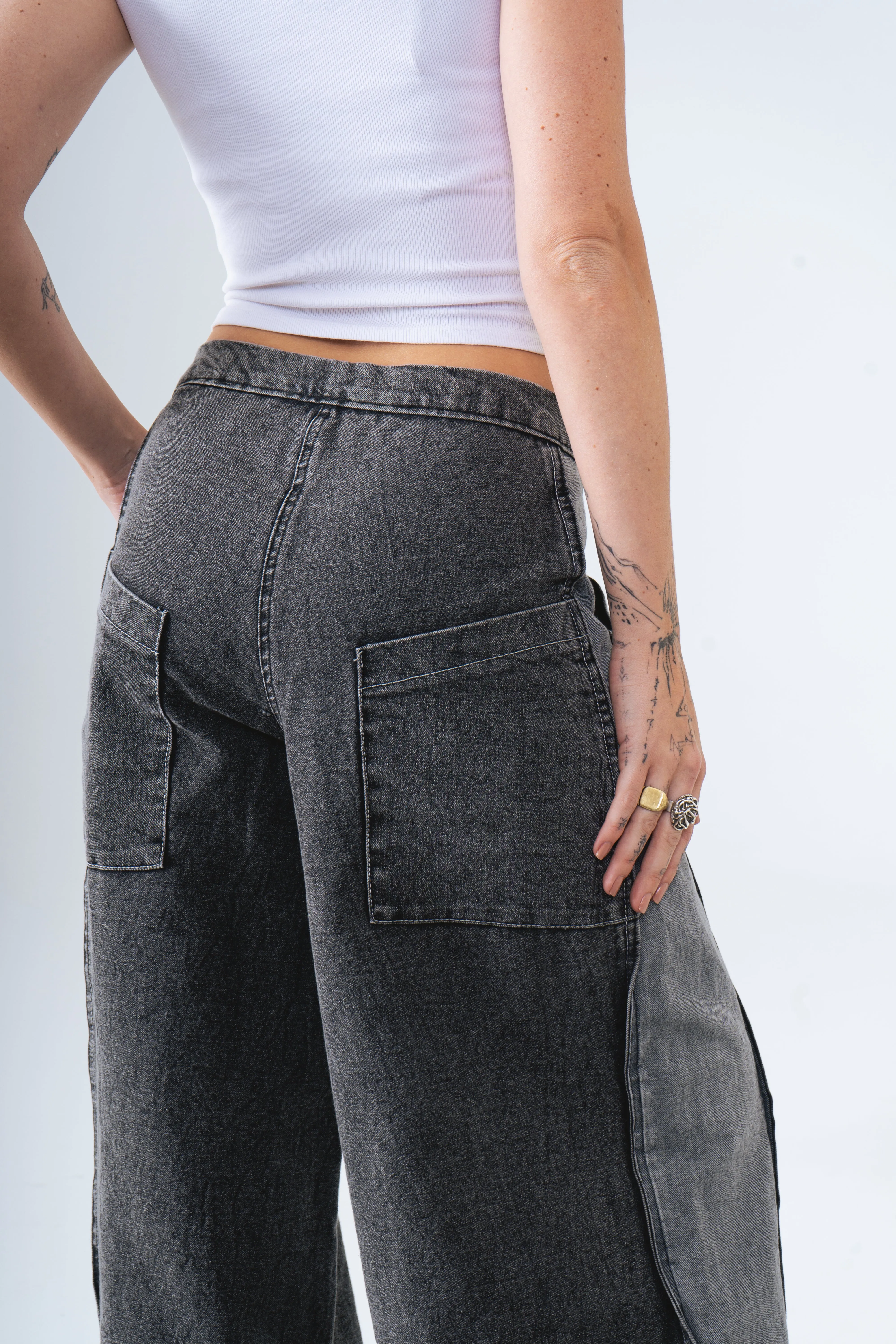 Baggy Jeans in Washed Black