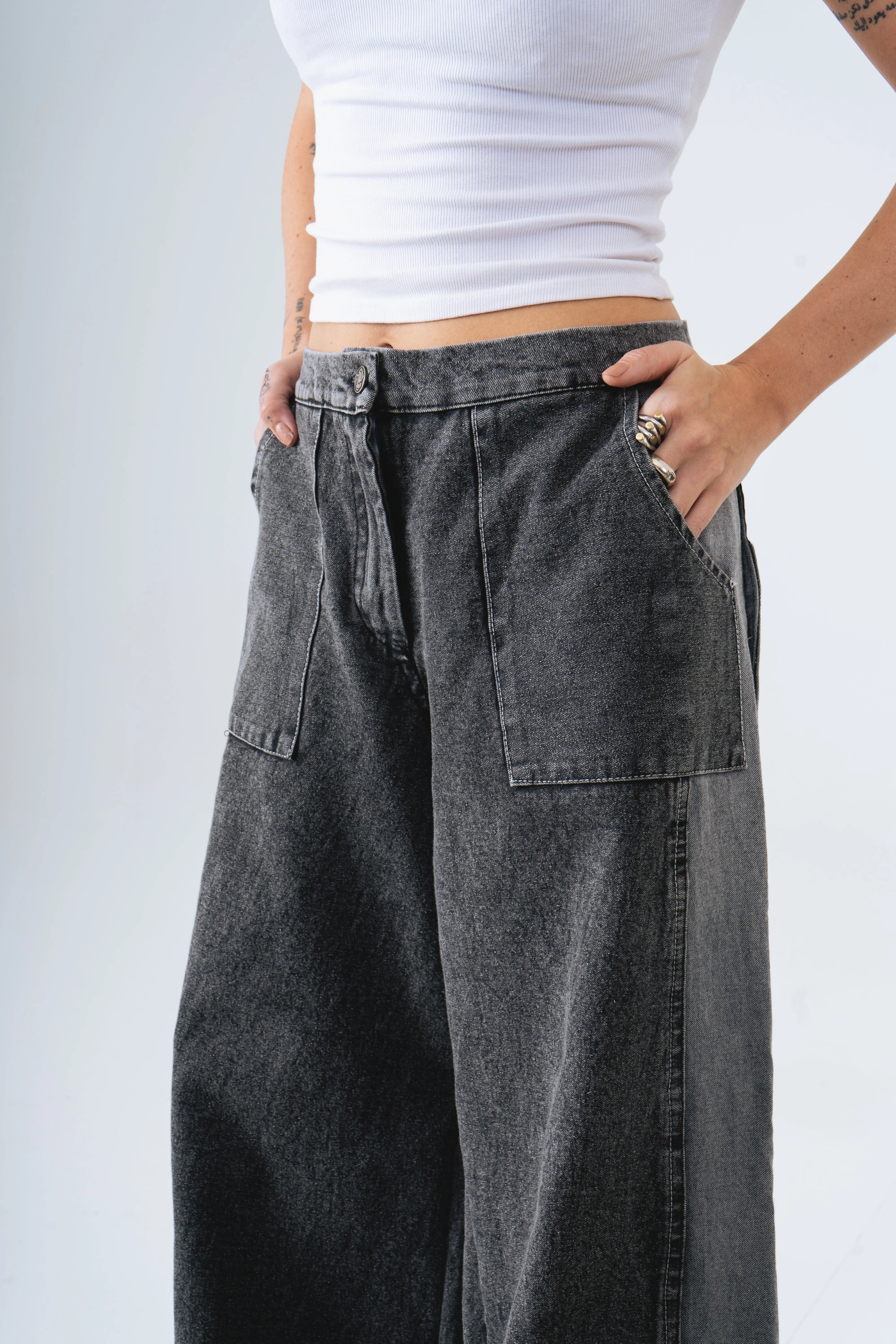 Baggy Jeans in Washed Black