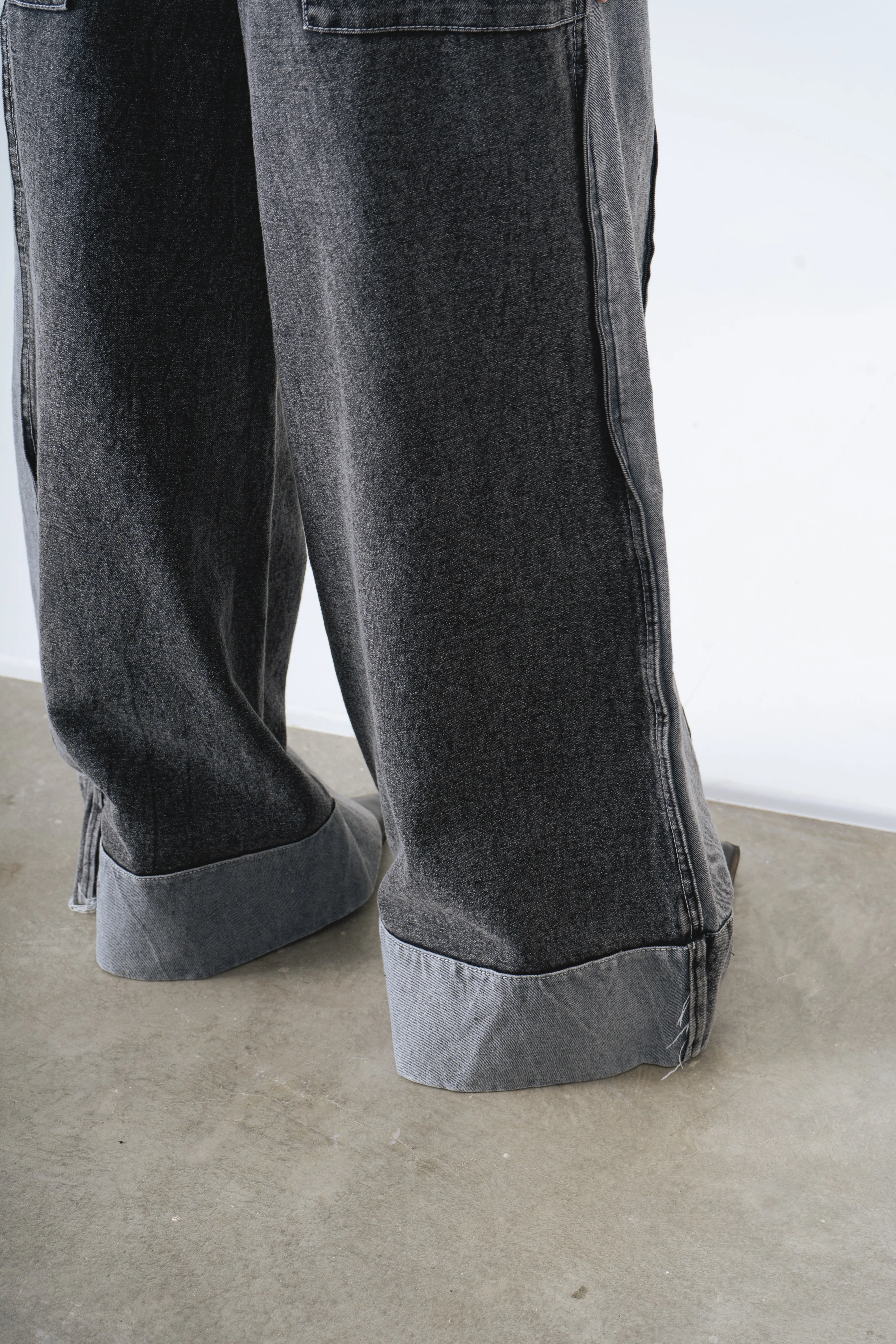 Baggy Jeans in Washed Black