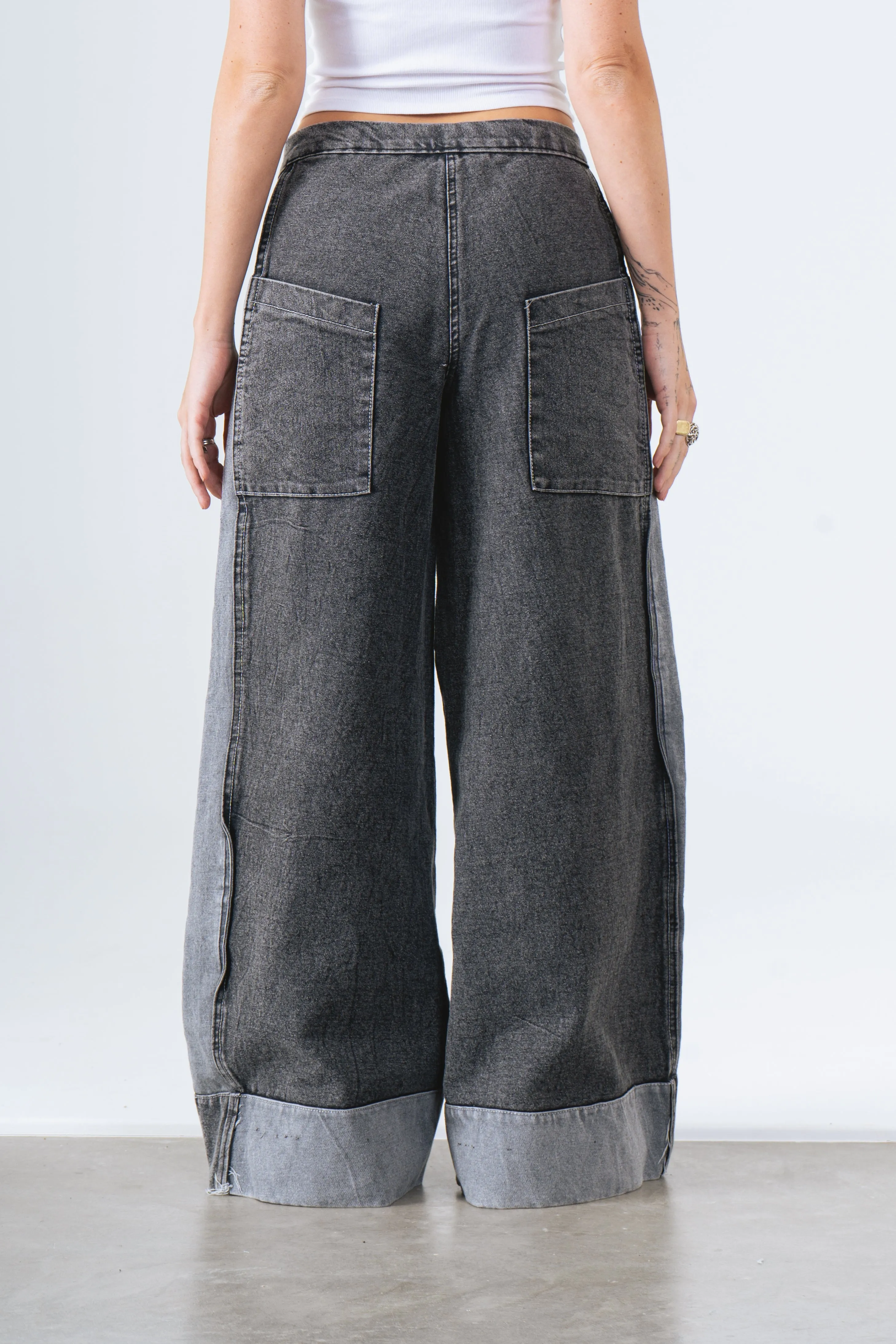 Baggy Jeans in Washed Black