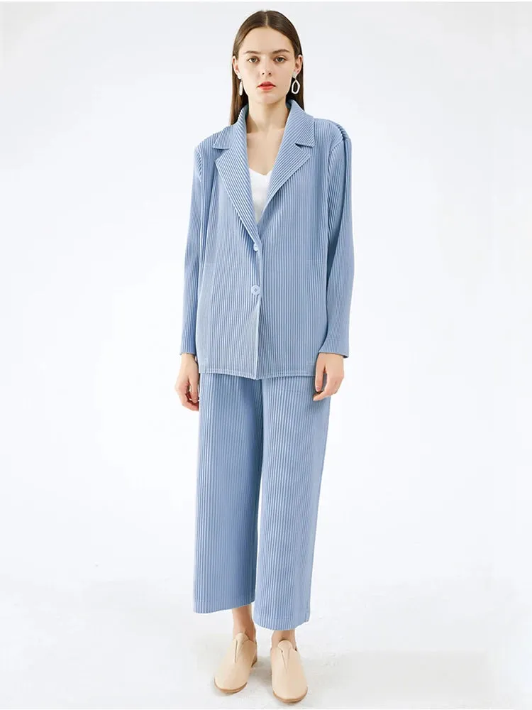 Elegant Pleated Women's Pants Suit