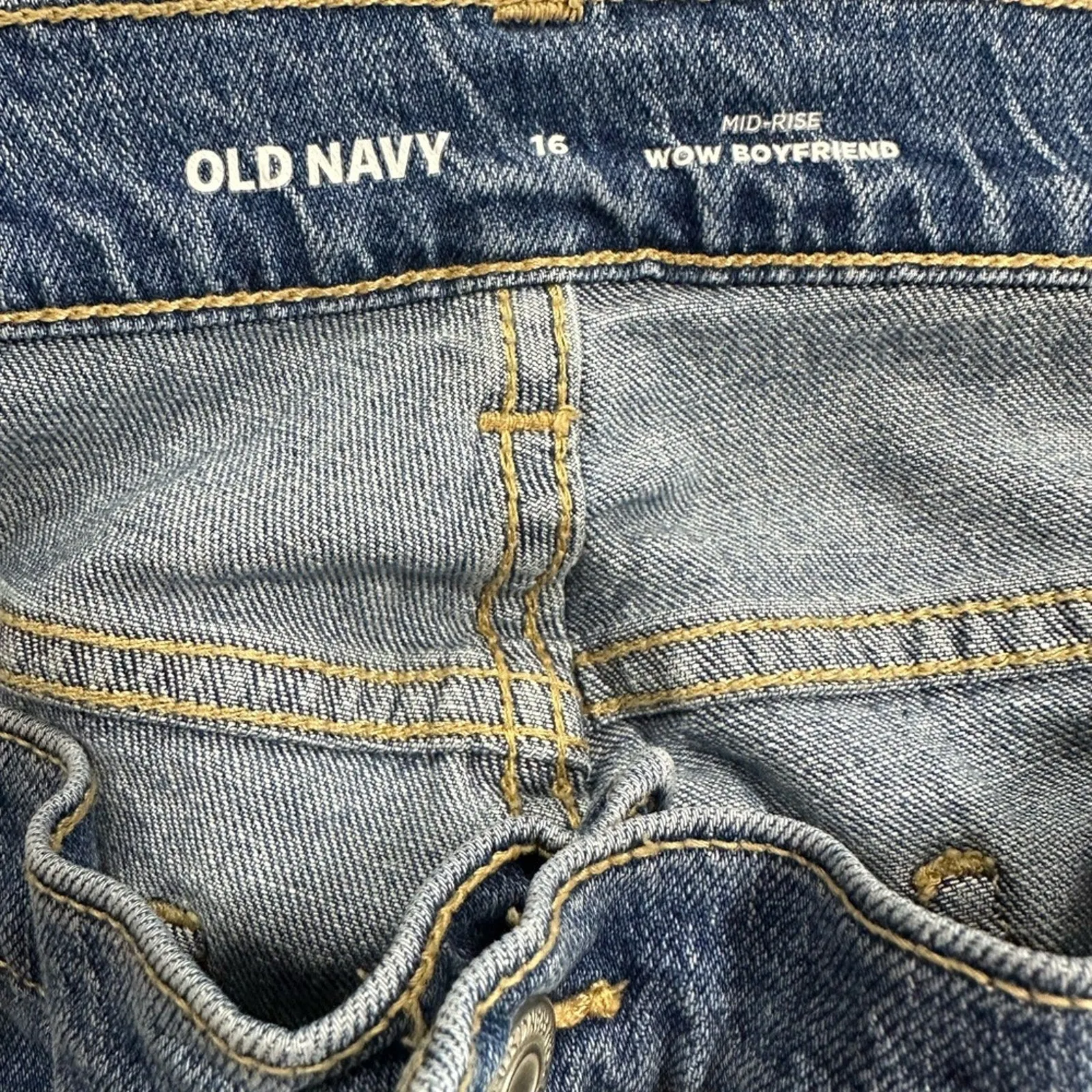 Old Navy Mid Rise Wow Boyfriend Jeans NWOT