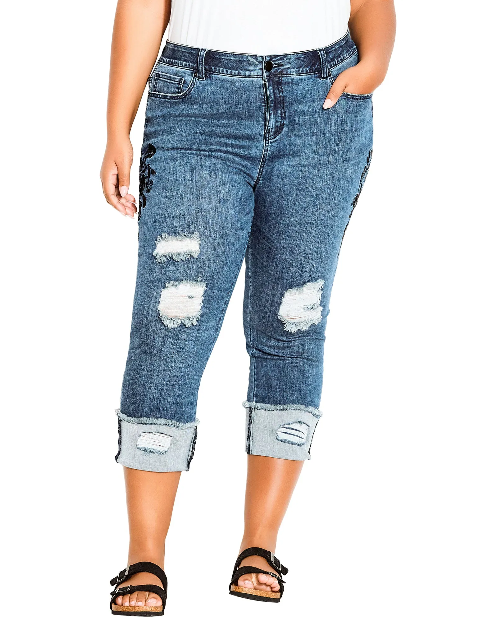 Selma Embroidered Capri | Medium Wash