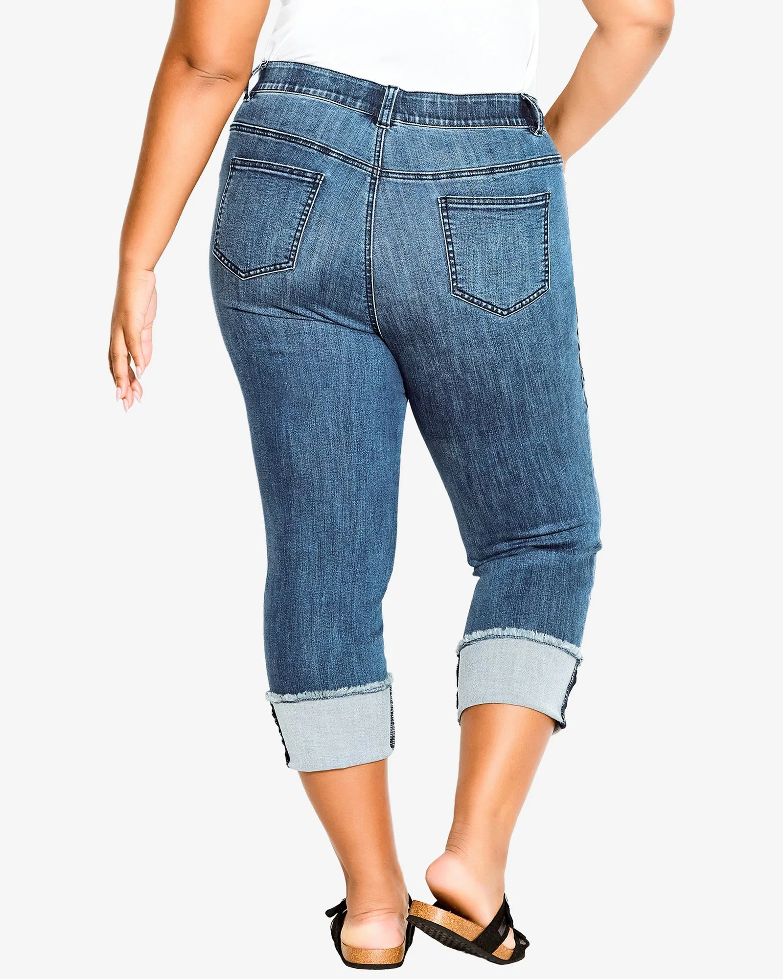 Selma Embroidered Capri | Medium Wash