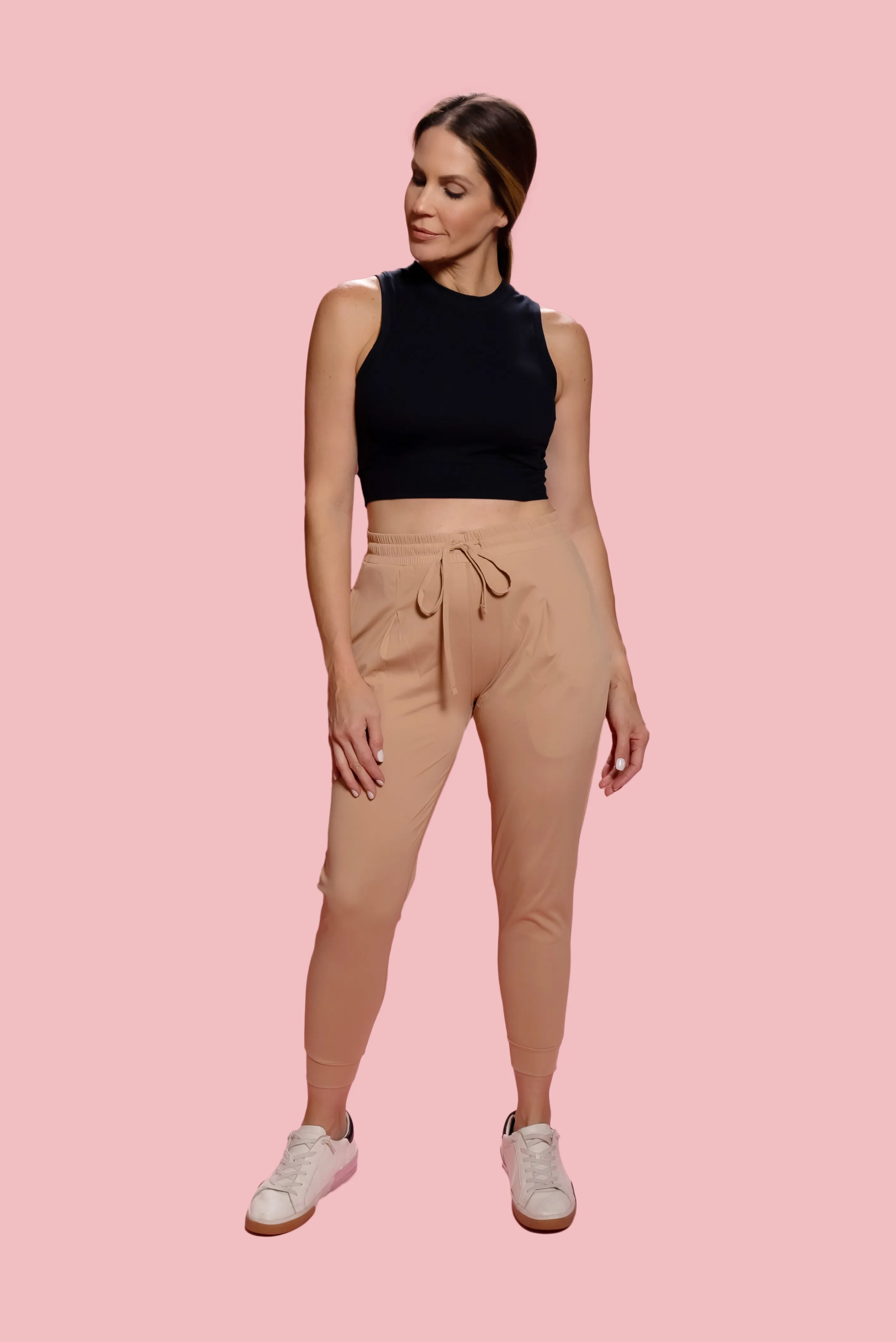 SOLID PLEATED FRONT JOGGER